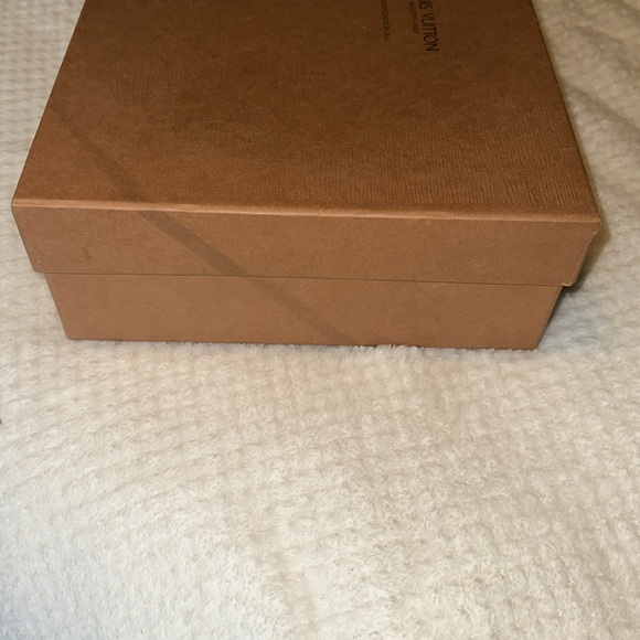 Louis Vuitton 1993 Vintage Brown Epi storage Box w/Ribbon & tissue paper - Picture 6 of 7